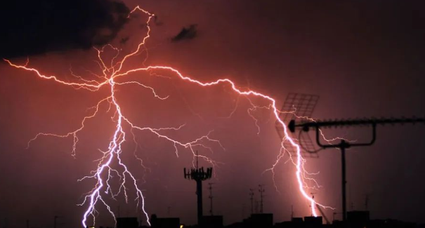 光伏儲能系統中浪涌保護器的選型